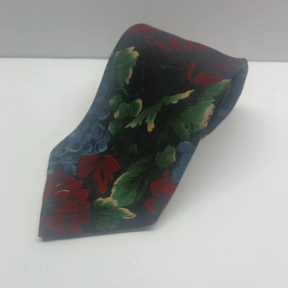 Jos A Bank Collection Men's Vintage 100% Silk Floral Berry Print Tie‎ USA Made